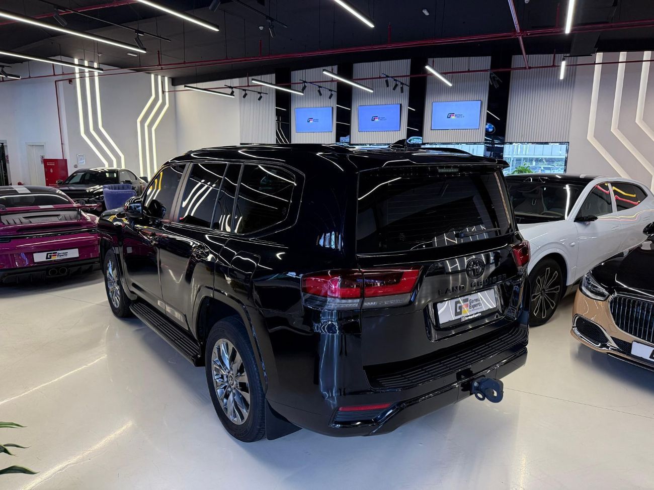 Toyota Land Cruiser VXR 4.0L 2023 Land Cruiser 4.0L VXR GCC-Al Futtaim Warranty - 13,000 KM Only