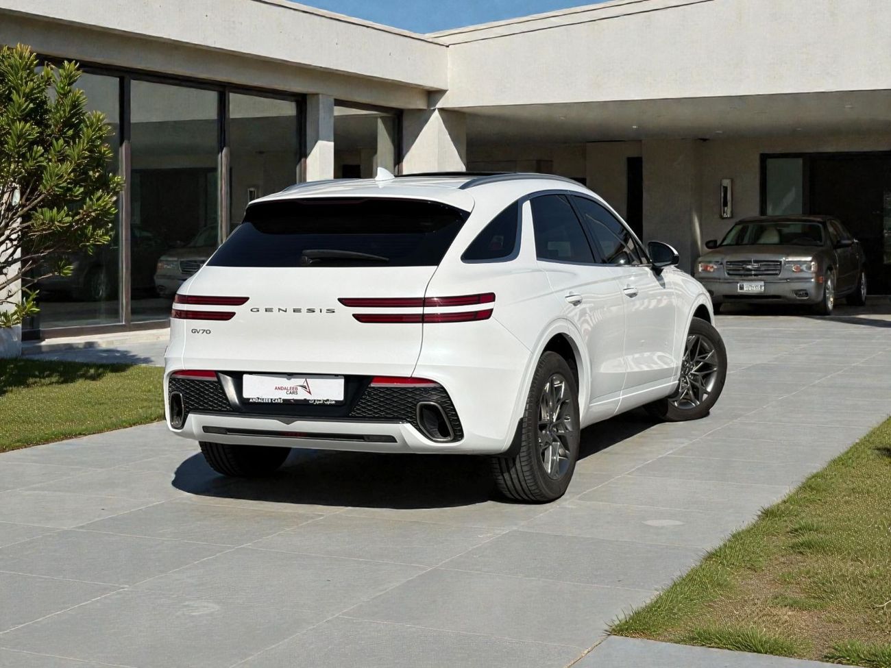 جينيسس GV70 GENESIS GV70 2.5L Turbo I4 | 2024 | GCC SPECS | AED 3,000 PER MONTH