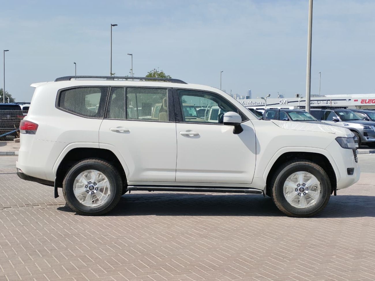 تويوتا لاند كروزر 2025 Toyota Land Cruiser LC300 GXR Basic-Option with Sunroof 4.0L V6 Petrol A/T 4WD Export Only