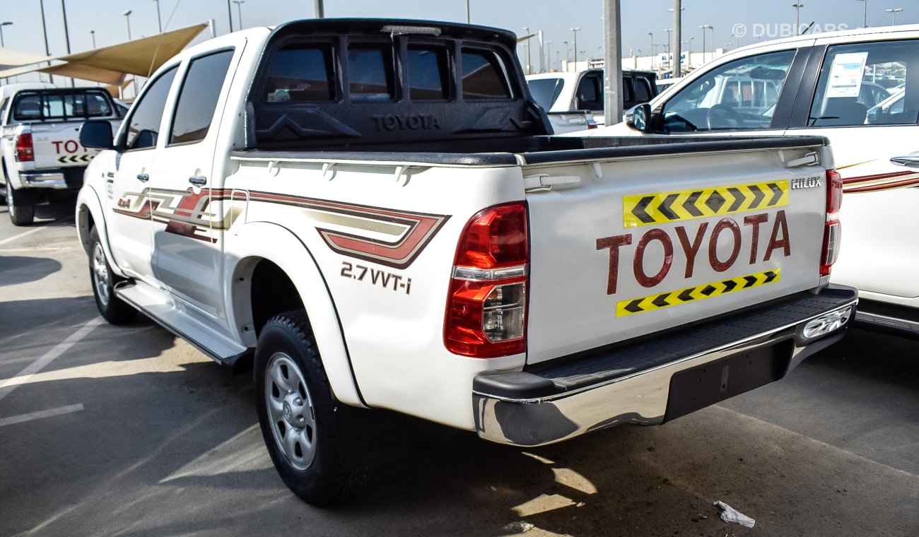 Toyota Hilux With Tan seat covers