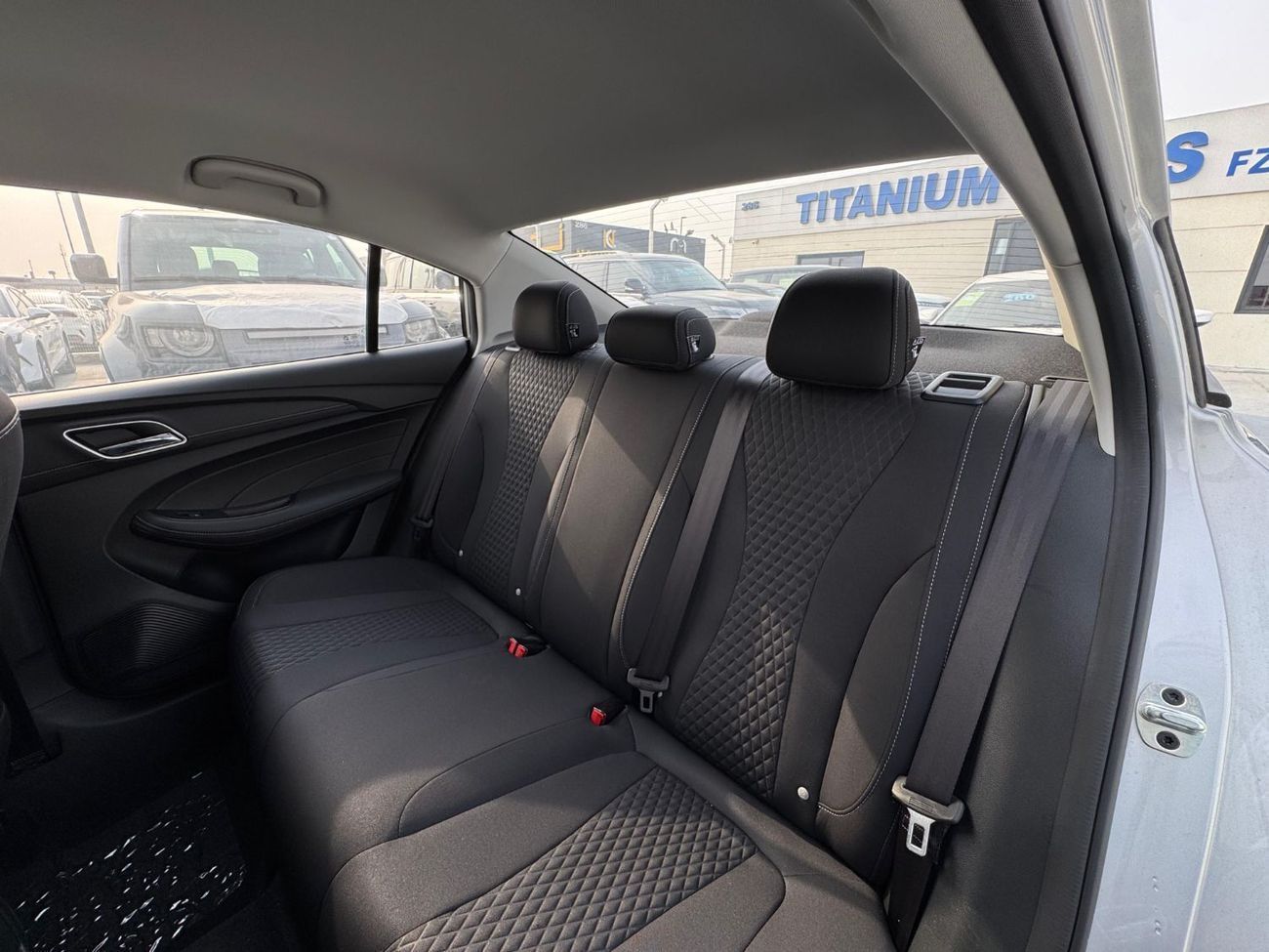 أم جي 5 STD 1.5L Petrol Manual FWD Export Price @ 26,500 AED