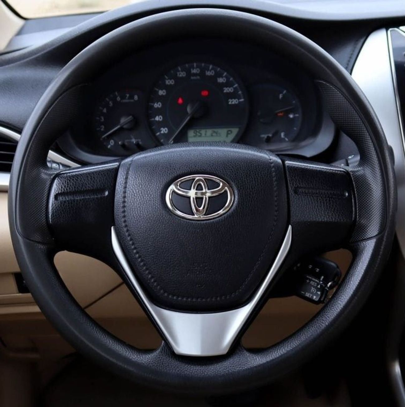 تويوتا يارس SE 1.5L Sedan Toyota Yaris 1.5L 2019 GCC accident-free in excellent condition 705 P.M