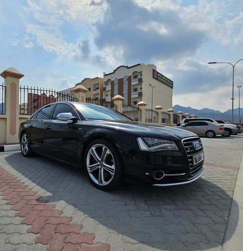 Audi S8 TFSI quattro S-Line AUDI S8 CLEAN TITLE GCC NO ACCIDENT, ORIGINAL PAINT, NO FLOOD, FAMILY CAR SINCE 