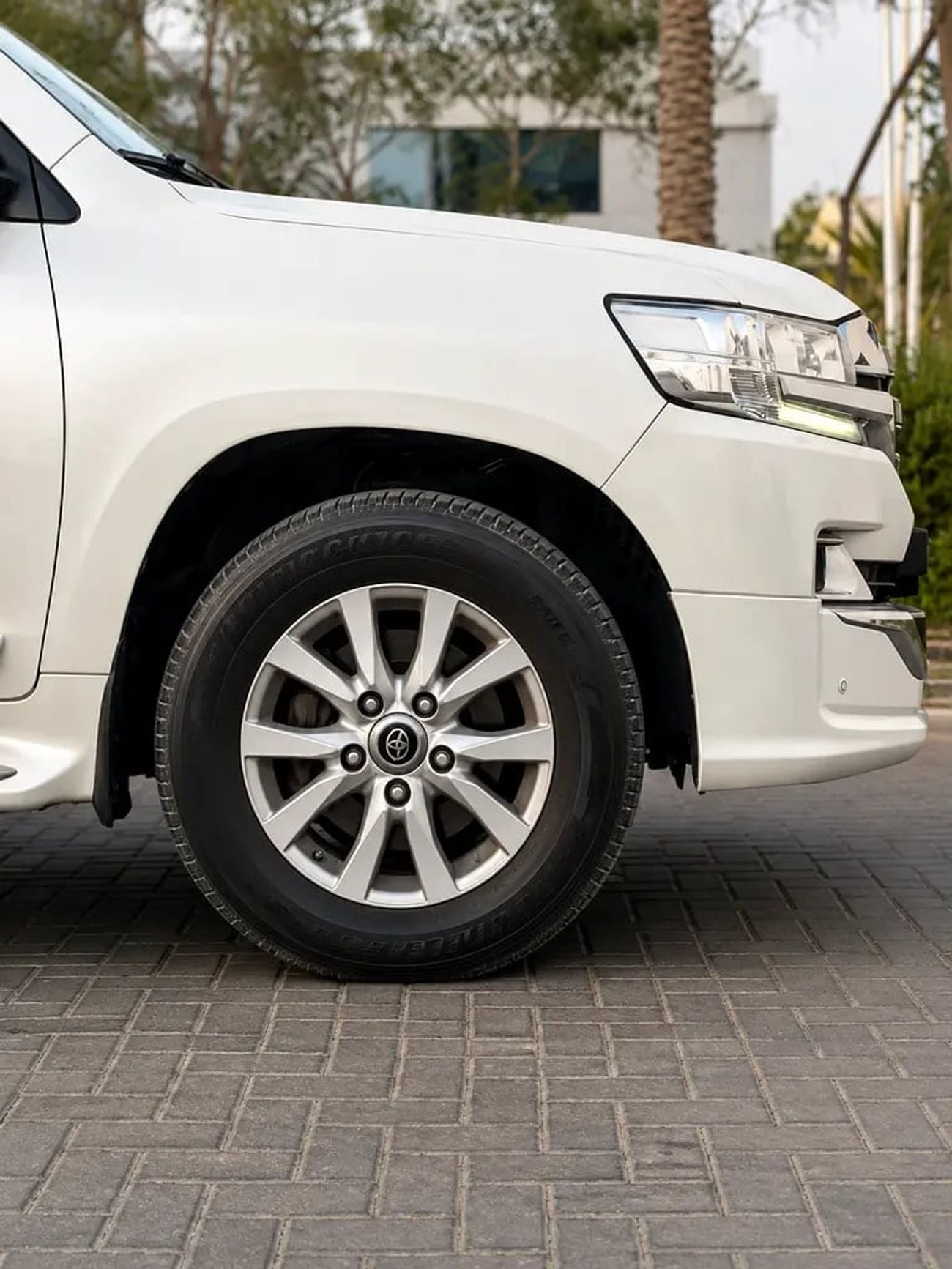 Toyota Land Cruiser GXR 3,360 P.M | | LANDCRUISER | GXR | 4.0L V6 | | GCC | ORIGINAL PAINT
