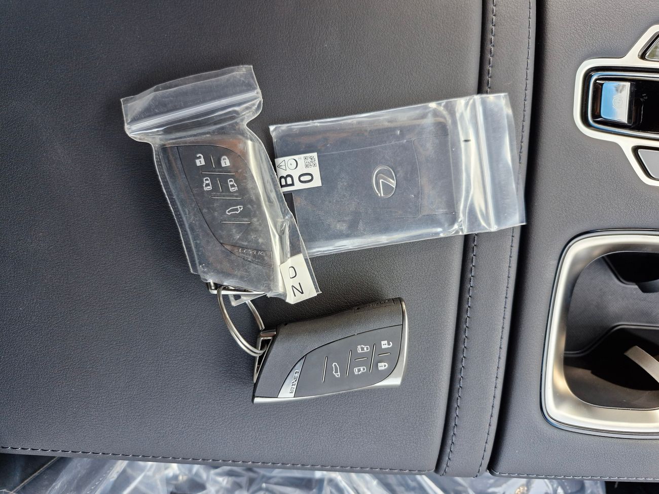 لكزس LM 350h AWD ULTRA LUXURY BRAND NEW 0KM