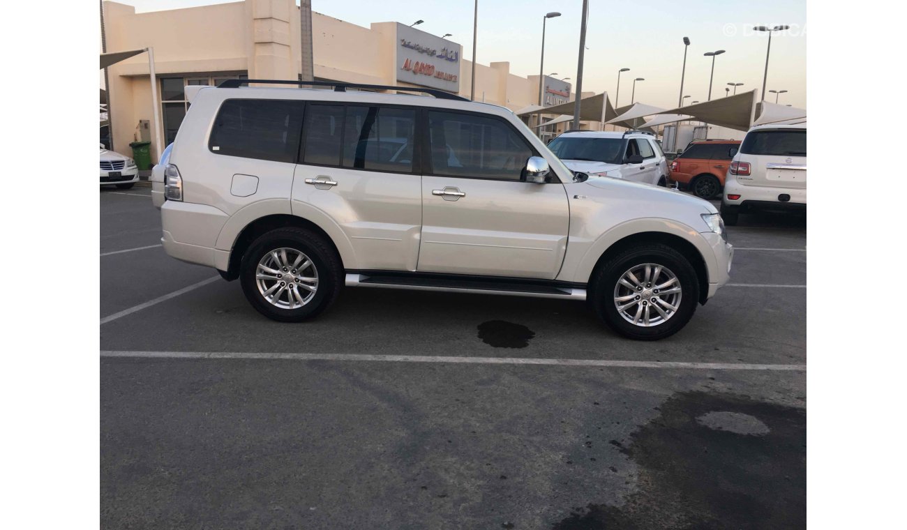 Mitsubishi Pajero فل ابشن بحاله ممتاذه بدون حوادث