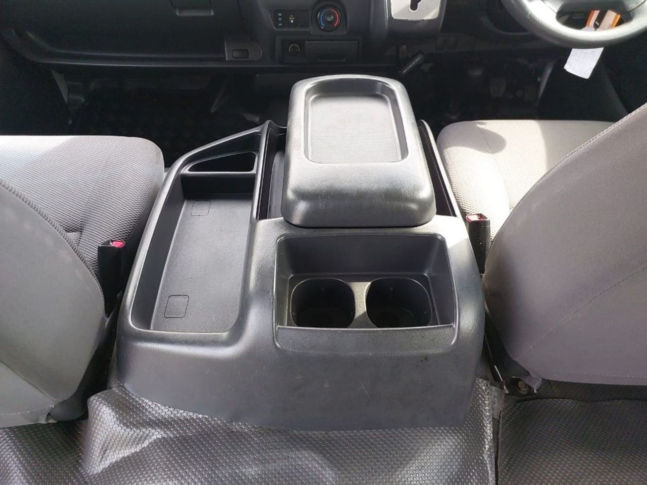 تويوتا هاياس TOYOTA HIACE COMMUTER VAN RHD 2015 MODEL 3.0 L DIESEL AUTOMATIC(PM23061)