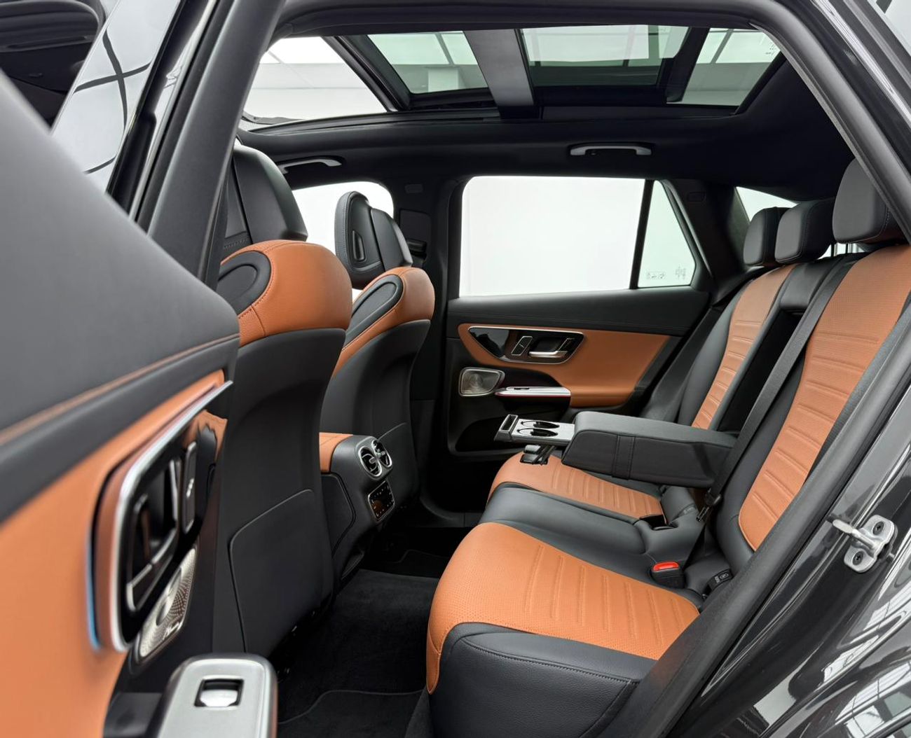 Mercedes-Benz GLC 200 4Matic 2025 Mercedes Benz GLC200 4MATIC, 2030 Mercedes Warranty, Low Km, Fully Loaded, GCC