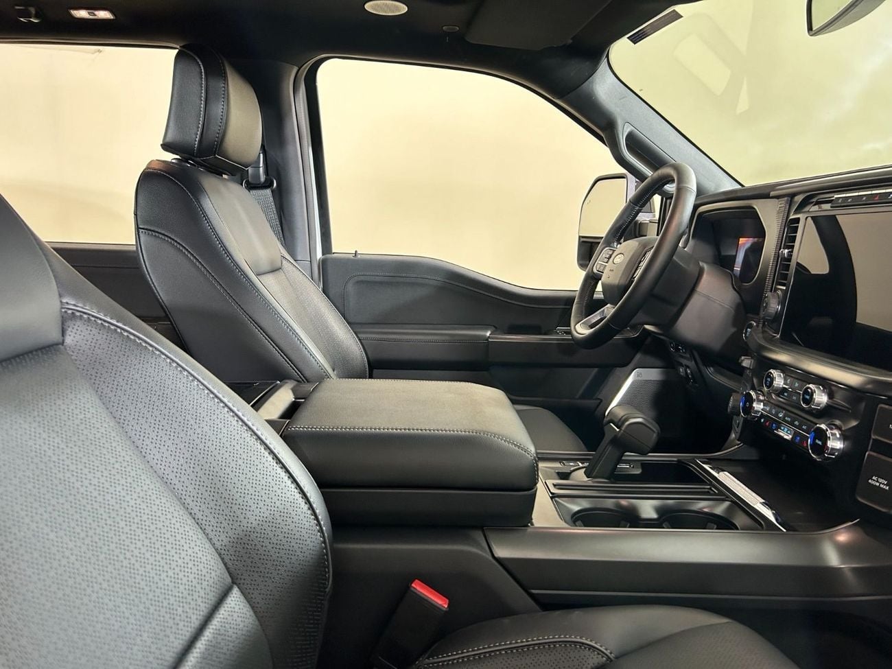 Ford F-150 LARIAT 1524EB / AL TAYER MOTORS AL QOUZ SHOWROOM