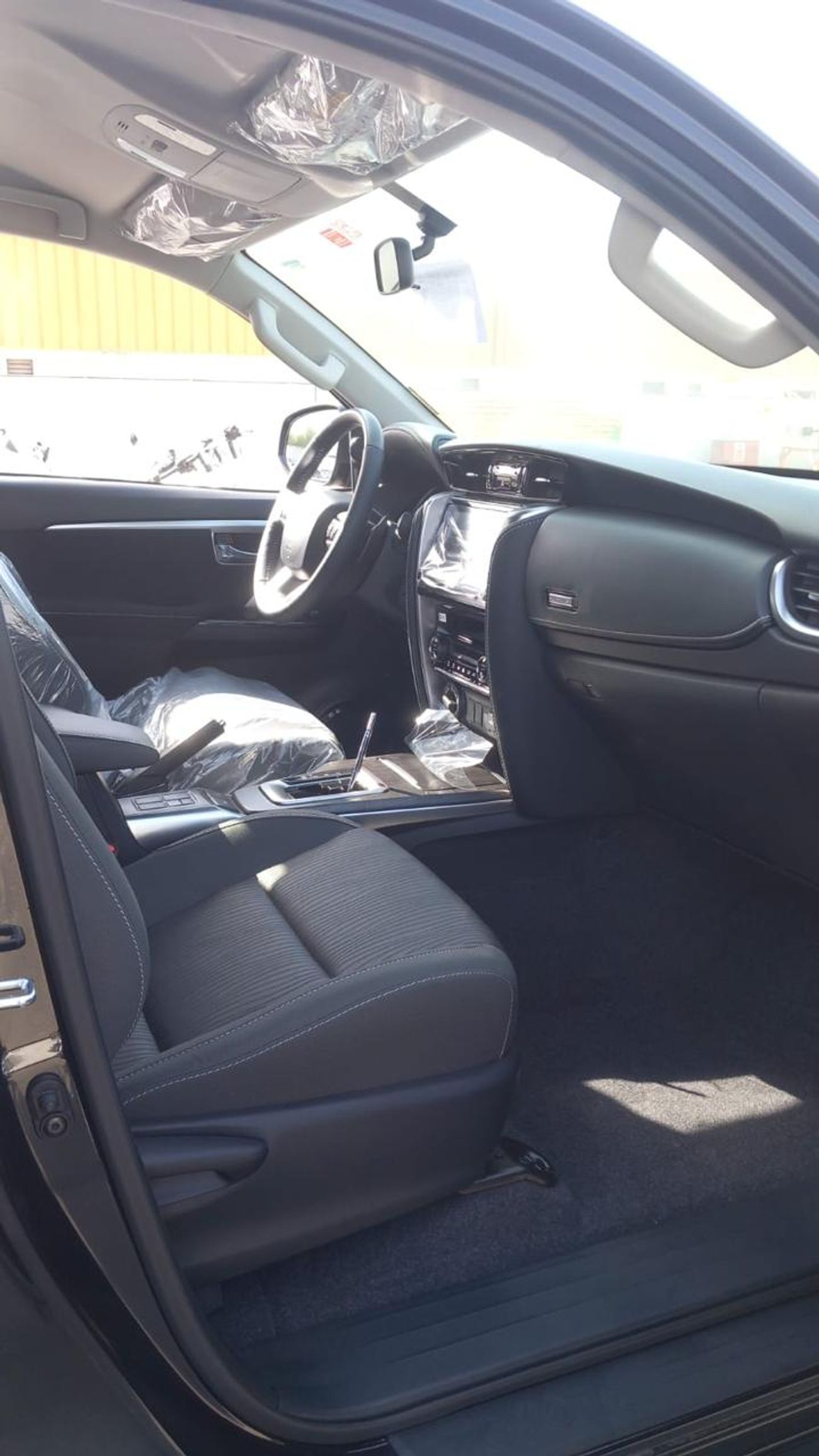 تويوتا فورتونر 2.4L DIESEL A/T 7 SEATER HIGH SPEC(EXPORT TO AFRICA ONLY)