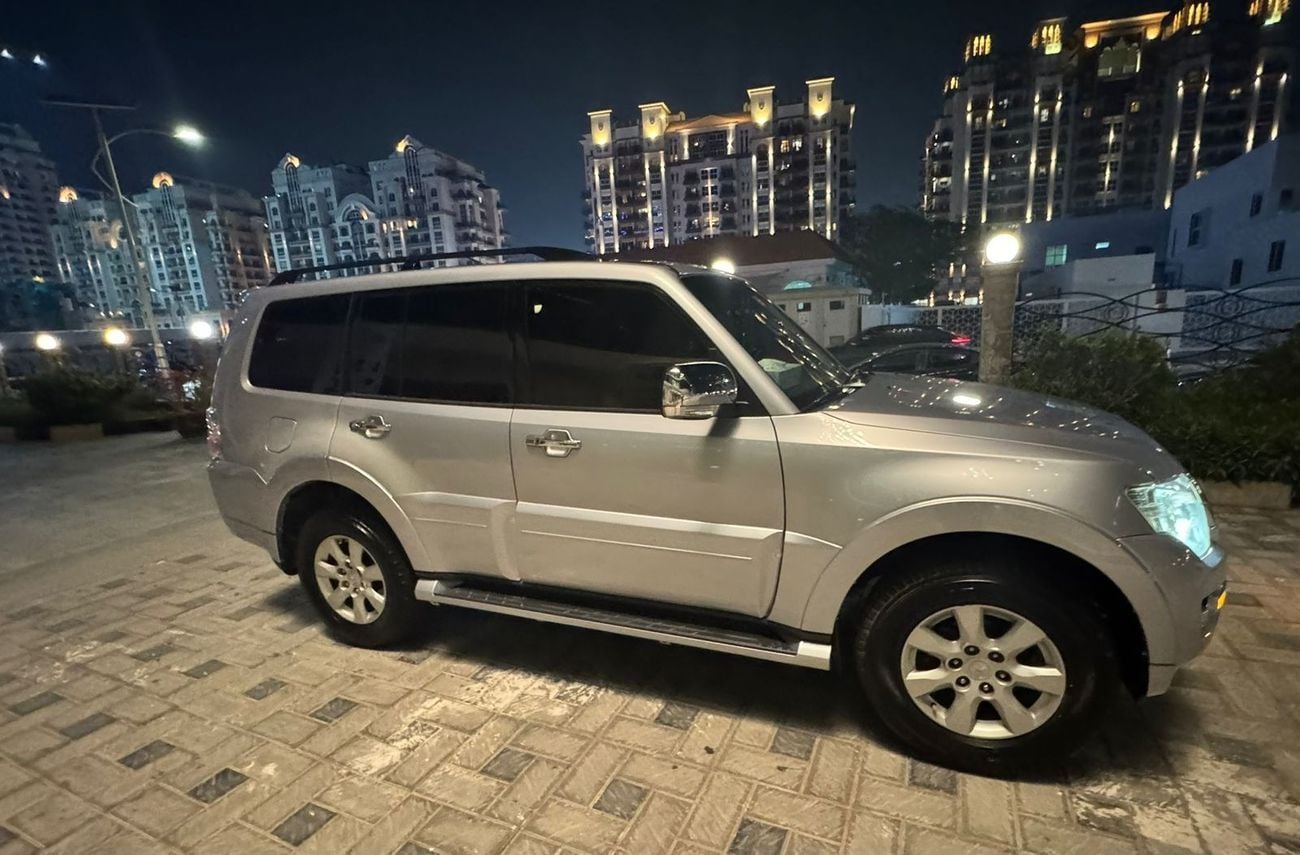ميتسوبيشي باجيرو GLS Mid 3.0L (177 HP)
