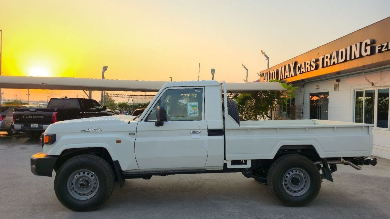 Toyota Land Cruiser Pick Up TOYOTA LC 79 S/C A/T 2.8L DSL MODEL YEAR 2025 WHITE(WITH DIFFIRENTIAL LOCK)