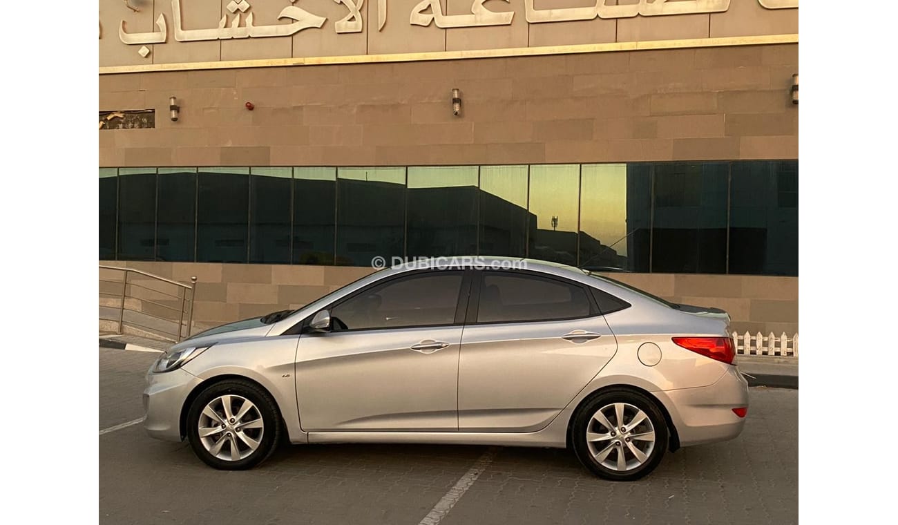 هيونداي أكسنت GL هيونداي اكسنت موديل : 2012 ممشى :157000 كم السعر : 20000 درهم مواصفات خليجة V4 1.6L بدون حوادث نظ