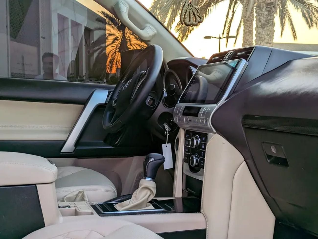 Toyota Prado TX-L FACELIFTED WITH INTERIOR AND EXTERIOR GCC V4 2.7L IN EXCELLENT CONDITION