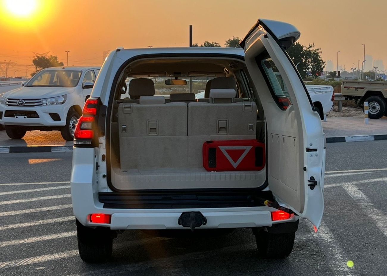 تويوتا برادو 2023 Toyota Prado TX 2.7L V4- AWD 4x4 - Full Screen - 3 key - No Accident - 7 Seater