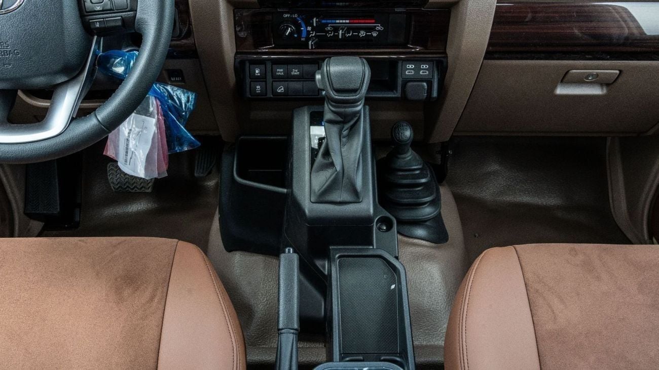 تويوتا لاند كروزر بيك آب 2026 Toyota LC79 2.8L AT Diesel Full Option (Beige-Brown)