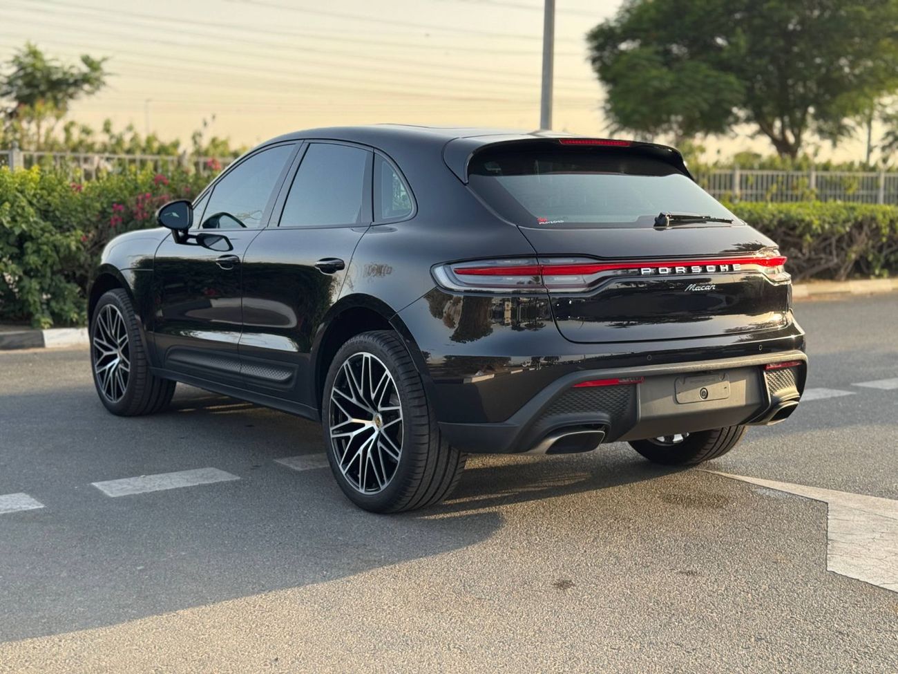 Porsche Macan Std 2.0L (252 HP) GCC SPEC UNDER WARRANTY NEAT AND CLEAN