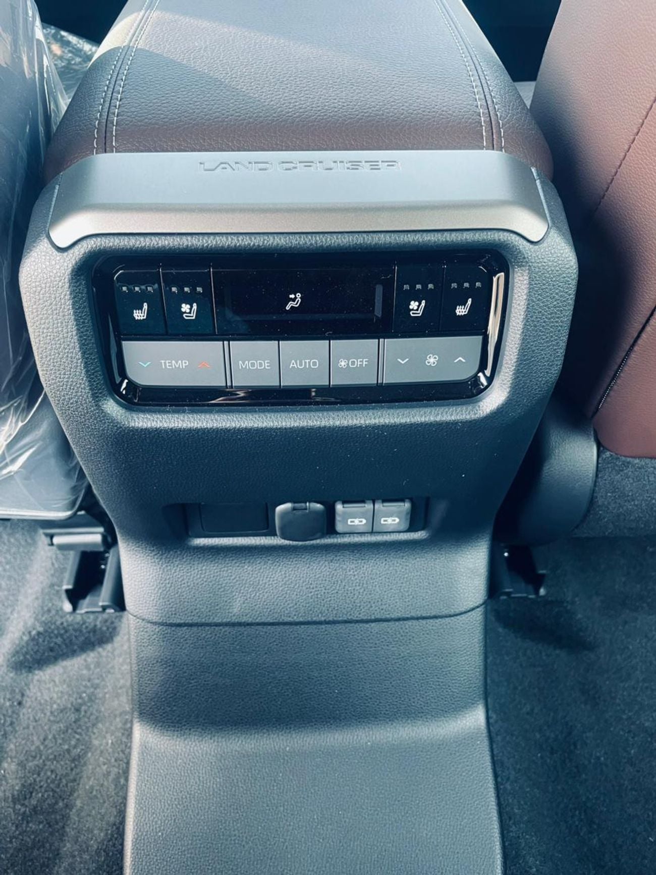 تويوتا برادو VXR Adventure Dual Tone 2.4T