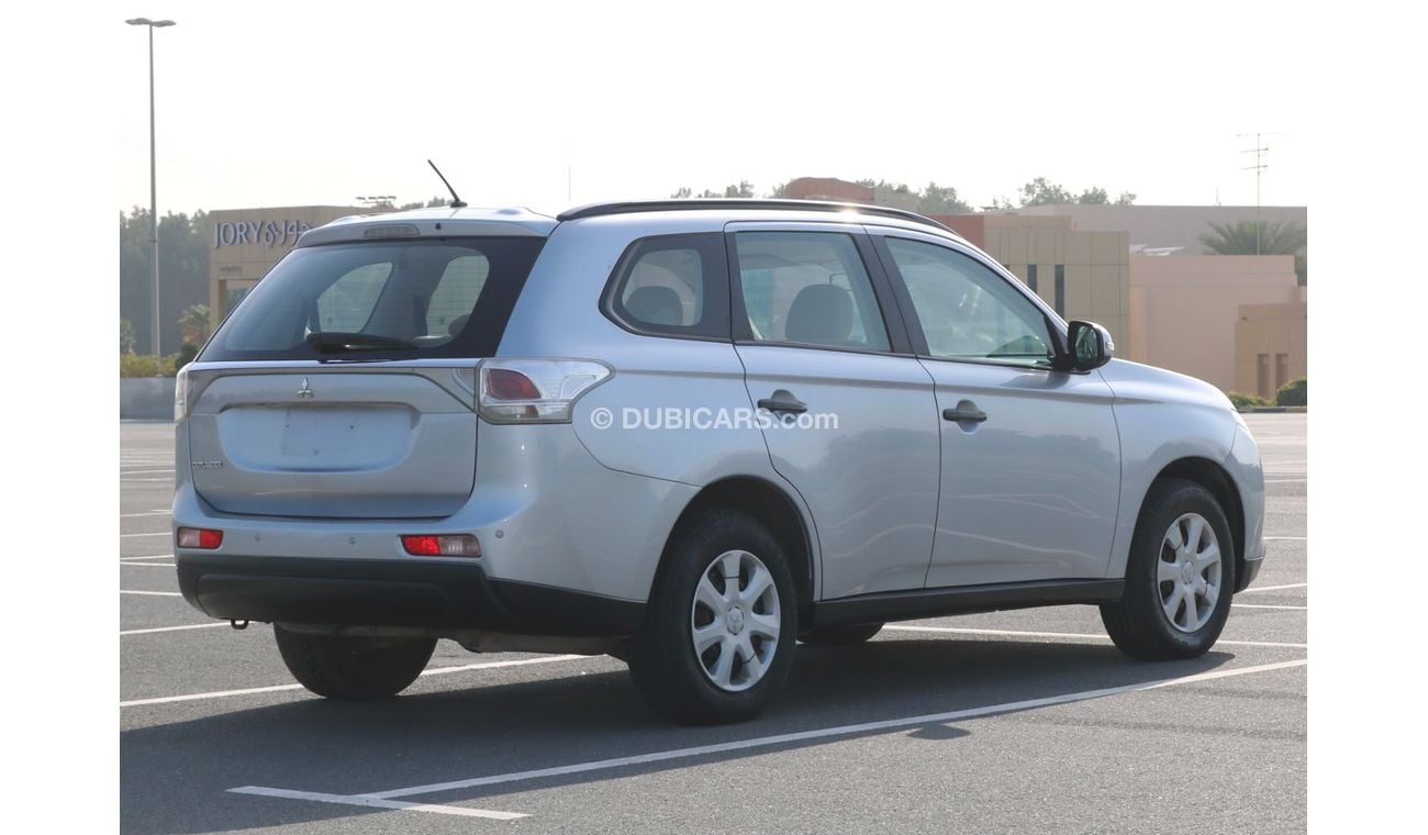 ميتسوبيشي آوتلاندر 2014 | MITSUBISHI OUTLANDER - 7 SEATER CAPACITY PETROL A/T WITH GCC SPECS AND EXCELLENT CONDITION