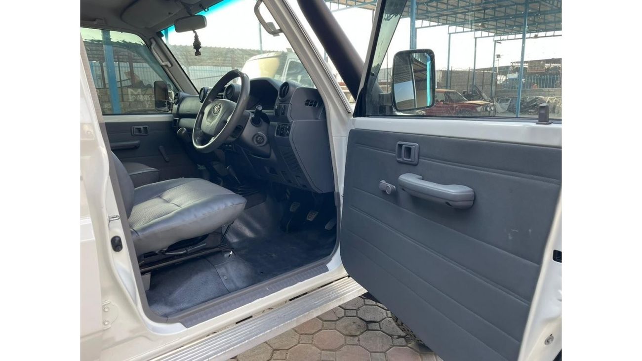 Toyota Land Cruiser 70 Diesel 4.5 Liter Right Hand Drive 5 Doors Manual Gear