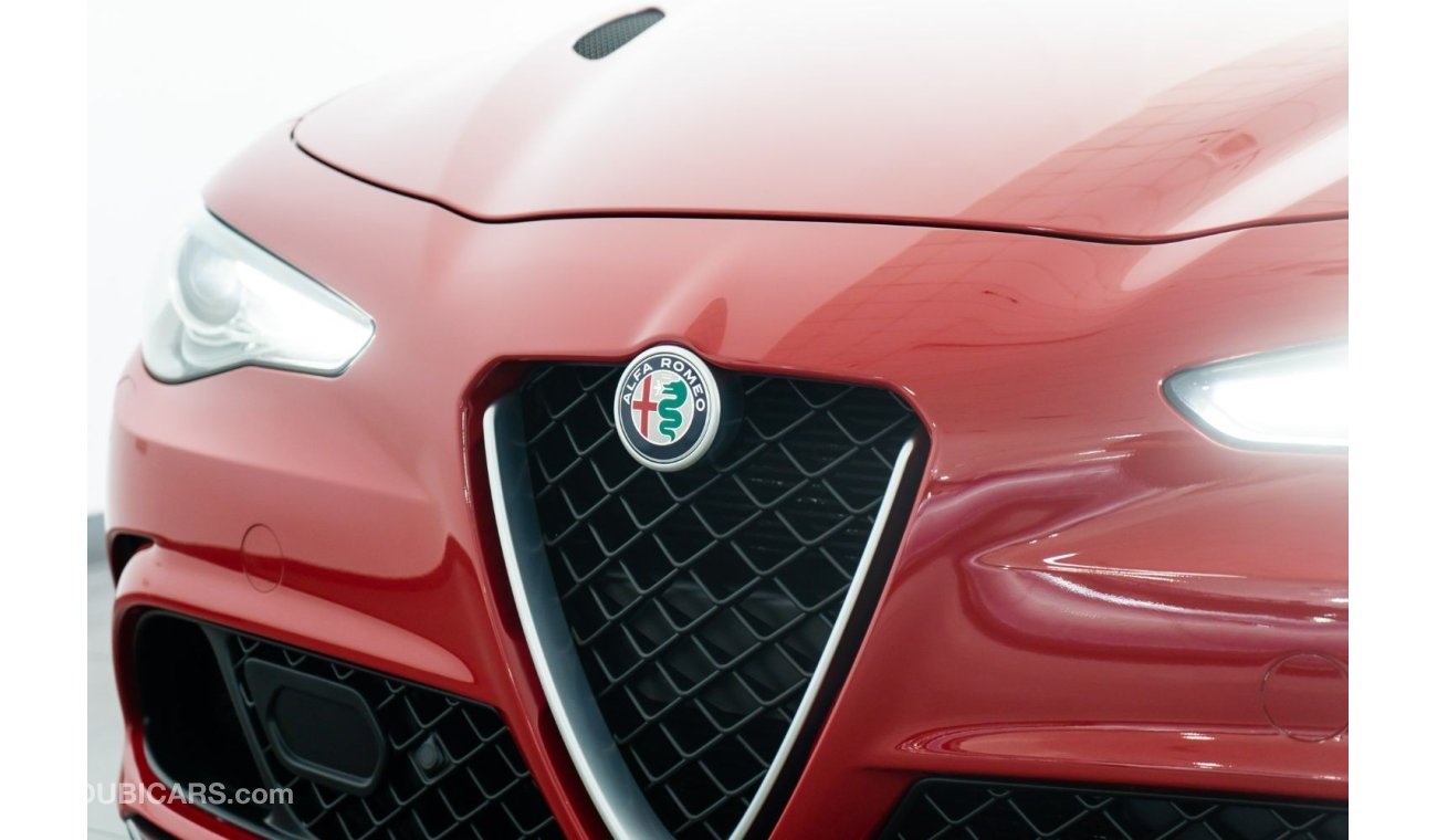 Alfa Romeo Giulia Quadrifoglio 2018 Alfa Romeo Giulia Quadrifoglio / Alfa Romeo Warranty & Alfa Romeo Service Pack
