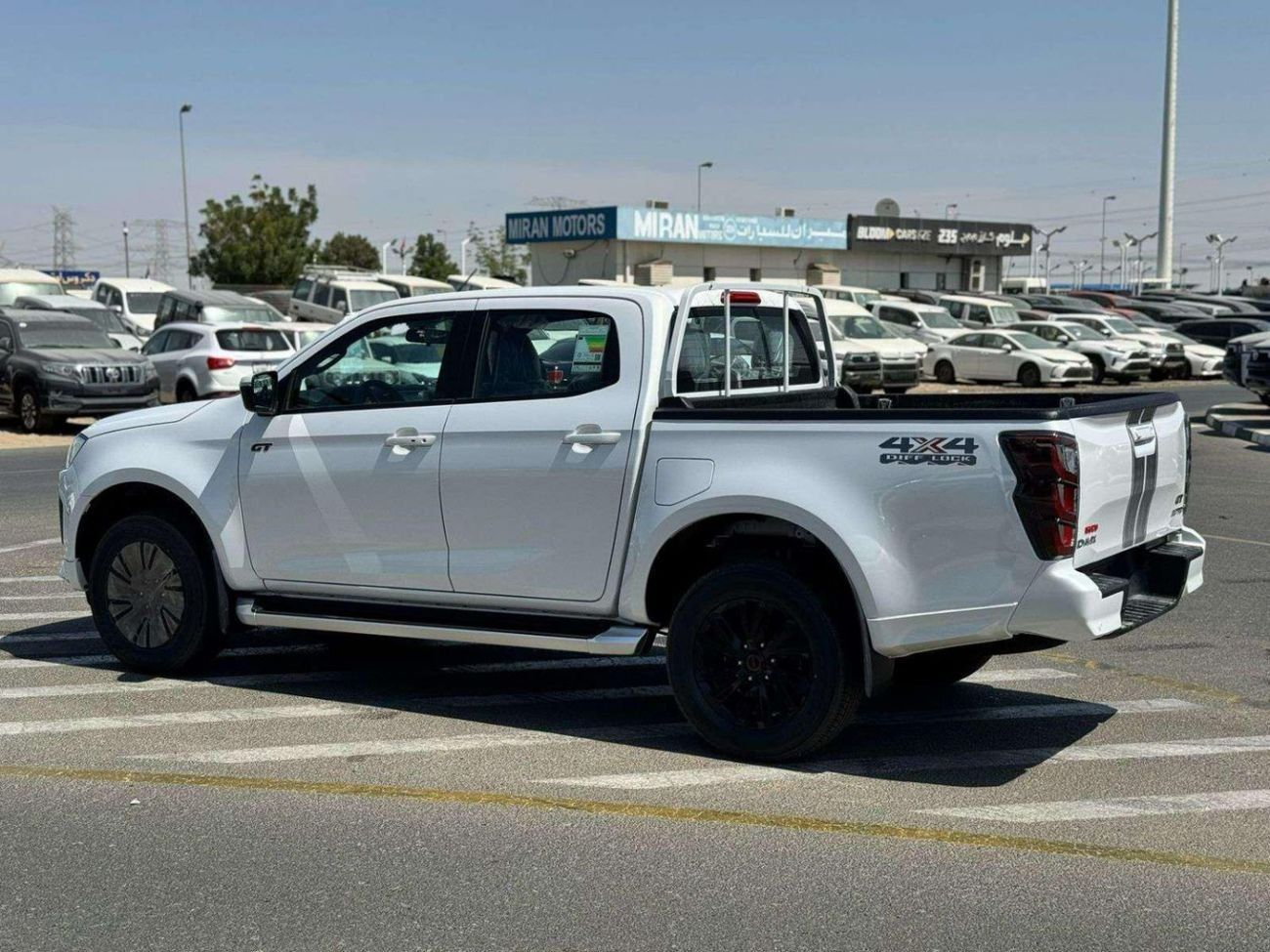 إيسوزو D ماكس 3.0L Crew Cab 4WD GT ISUZU D-MAX 3.0L GT 4WD DIESEL PICKUP 2025