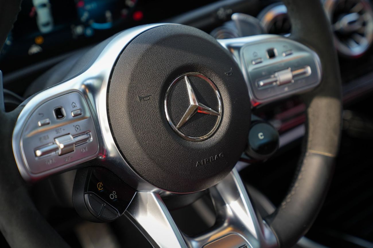 مرسيدس بنز CLA 35 AMG 4MATIC 2021!! GCC SPECS!! LOW MILEAGE!! FULL SERVICE HISTORY FROM THE DEALER