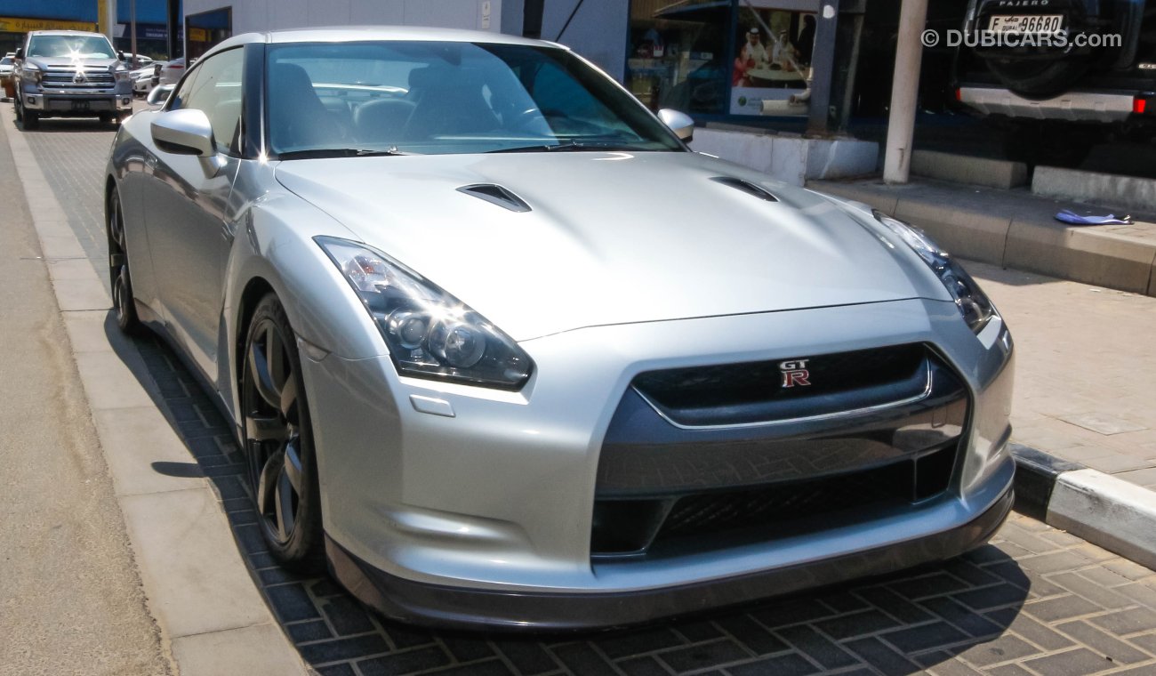 Nissan GT-R