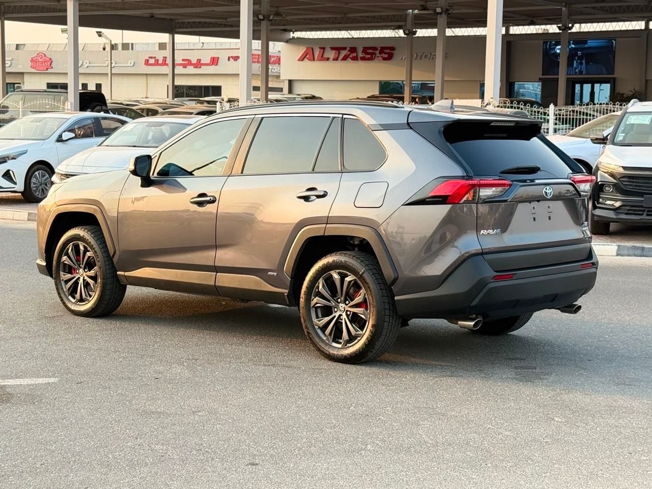 Toyota RAV4 XLE HEV Hybrid premium