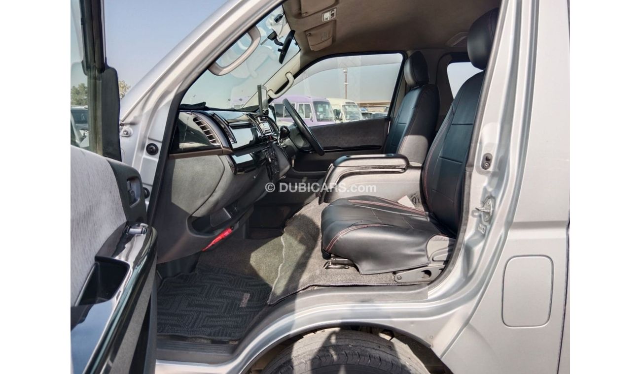 Toyota Hiace TOYOTA HIACE VAN RIGHT HAND DRIVE (PM1326)