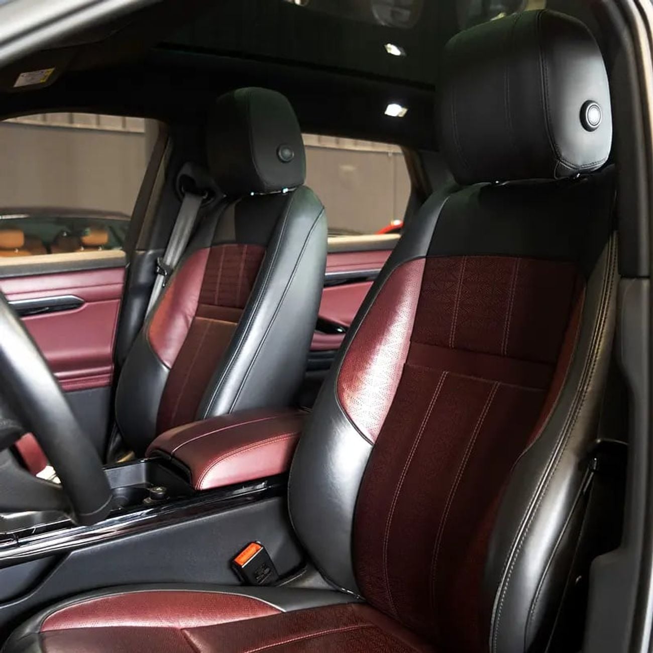 Land Rover Range Rover Evoque AED 1,915 p.m • 0% Downpayment • Evoque R-Dynamic HSE • 1 Year Warranty