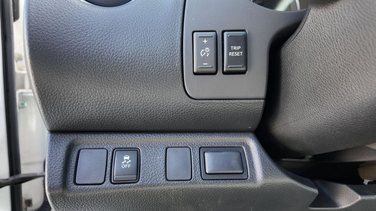 Nissan Navara CSF 2.5L (158 HP) 2025 Nissan Navara DLX CSF | 2.5L Turbo Diesel | 161 HP | Manual | 4x4 | GCC Specs