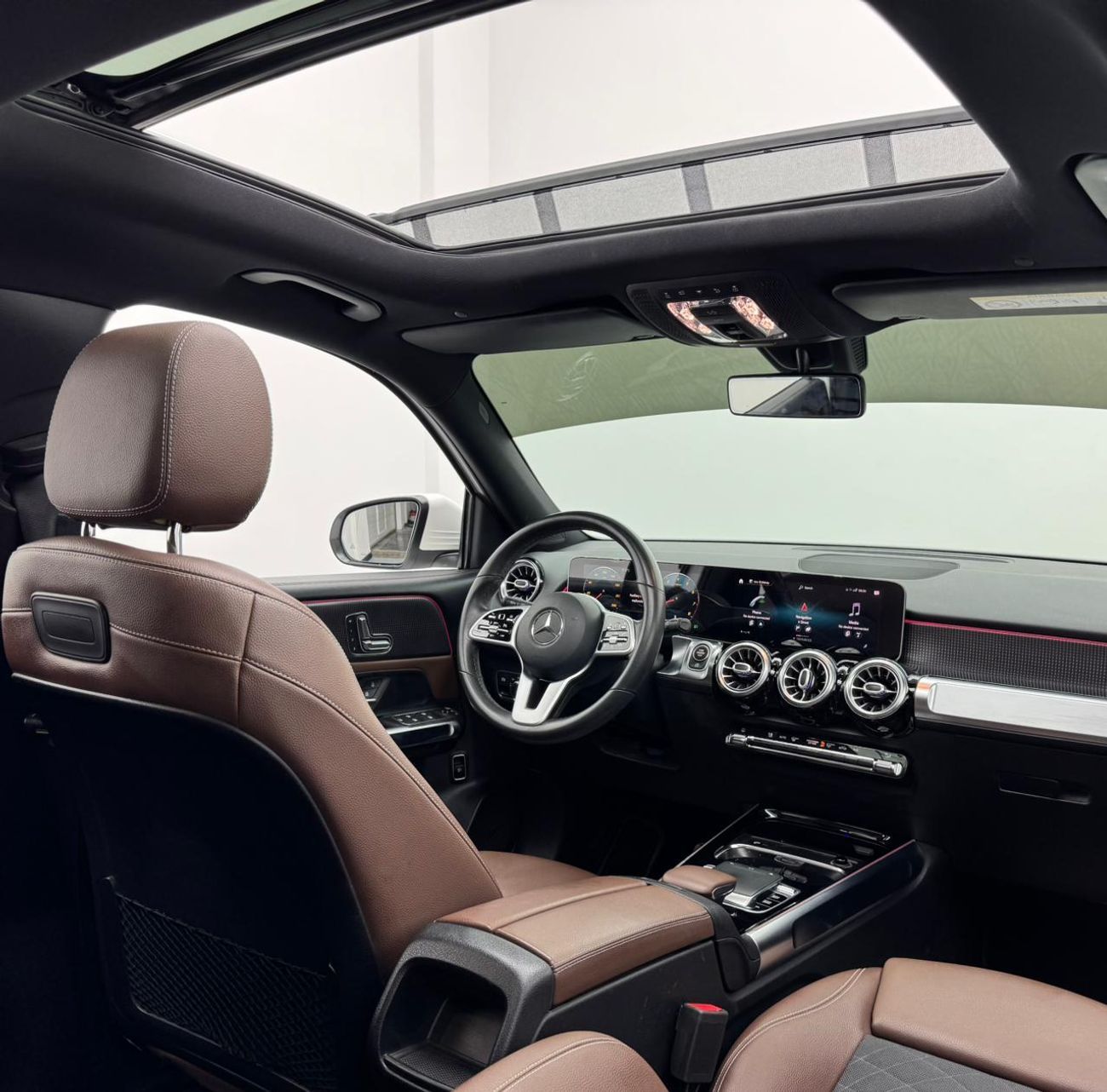 Mercedes-Benz GLB 250 4MATIC 2.0L 2020 Mercedes-Benz GLB 250 AMG 4MATIC, Mercedes Service History, 1 Year Warranty, GCC