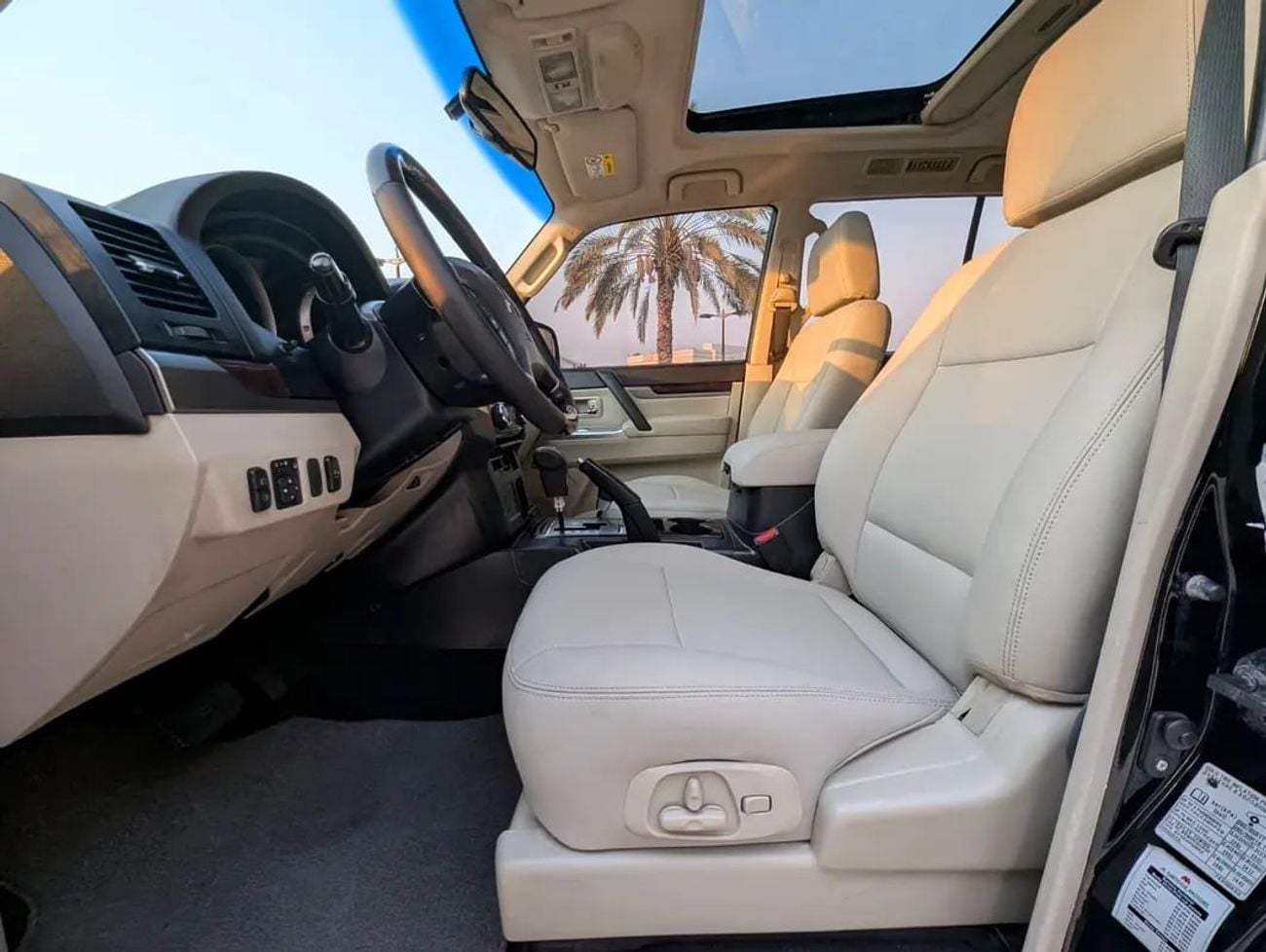 Mitsubishi Pajero GLS MIDLINE GLS Full Option TOP GCC Premium Condition Low KM Family SUV