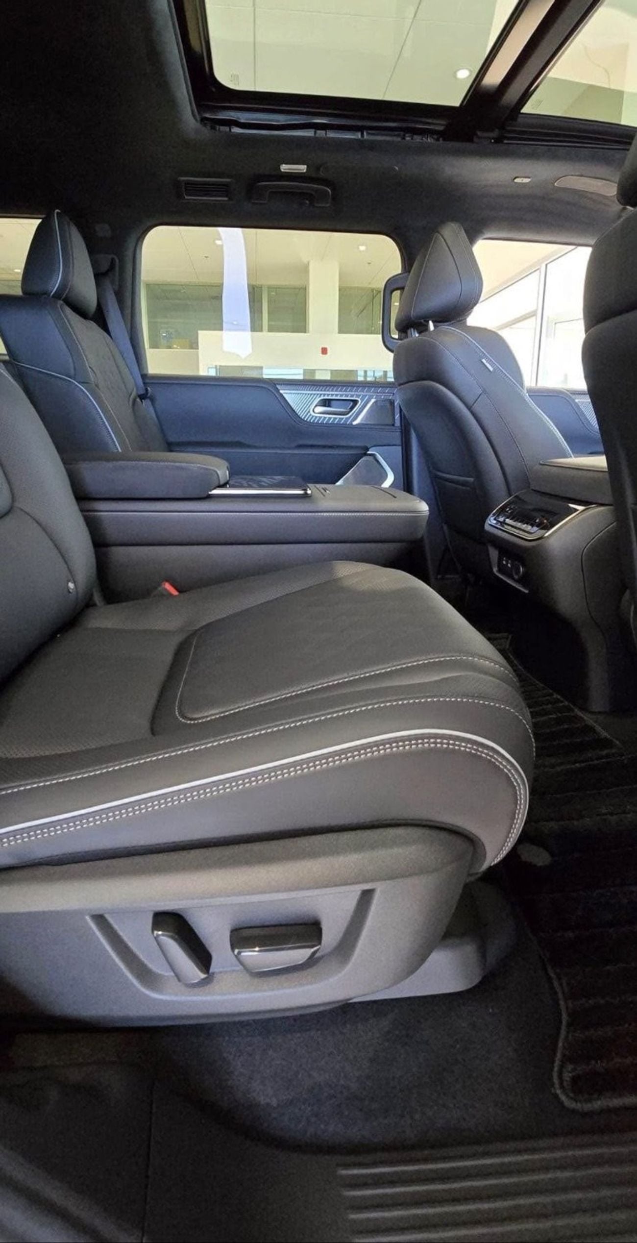 Infiniti QX80 AUTOGRAPH CAPTAIN CHAIRS