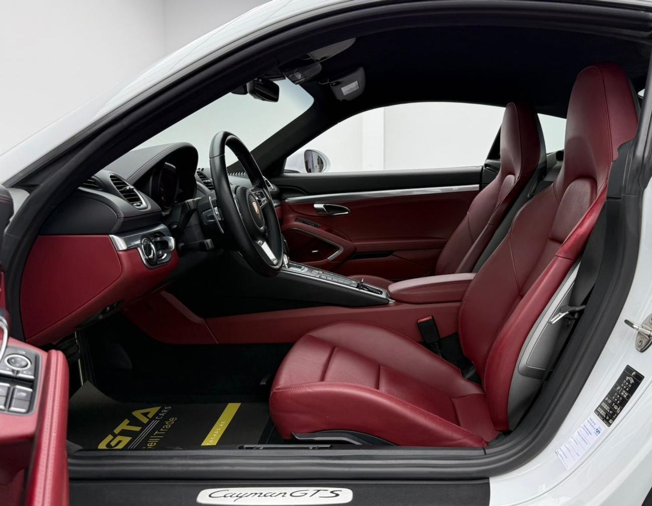 بورش كايمان 718 GTS 2.5L 2018 Porsche 718 Cayman GTS, 1 Year Warranty, Porsche Service History, Sport Chrono Package