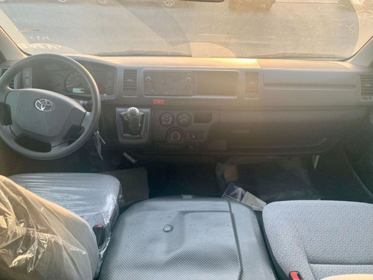 Toyota Hiace 2500cc DSL - M/T - GL FULL OPTION - 15 SEATER - AIRBAGS + ABS - POWER WINDOW + 3 POINT SEAT BILT