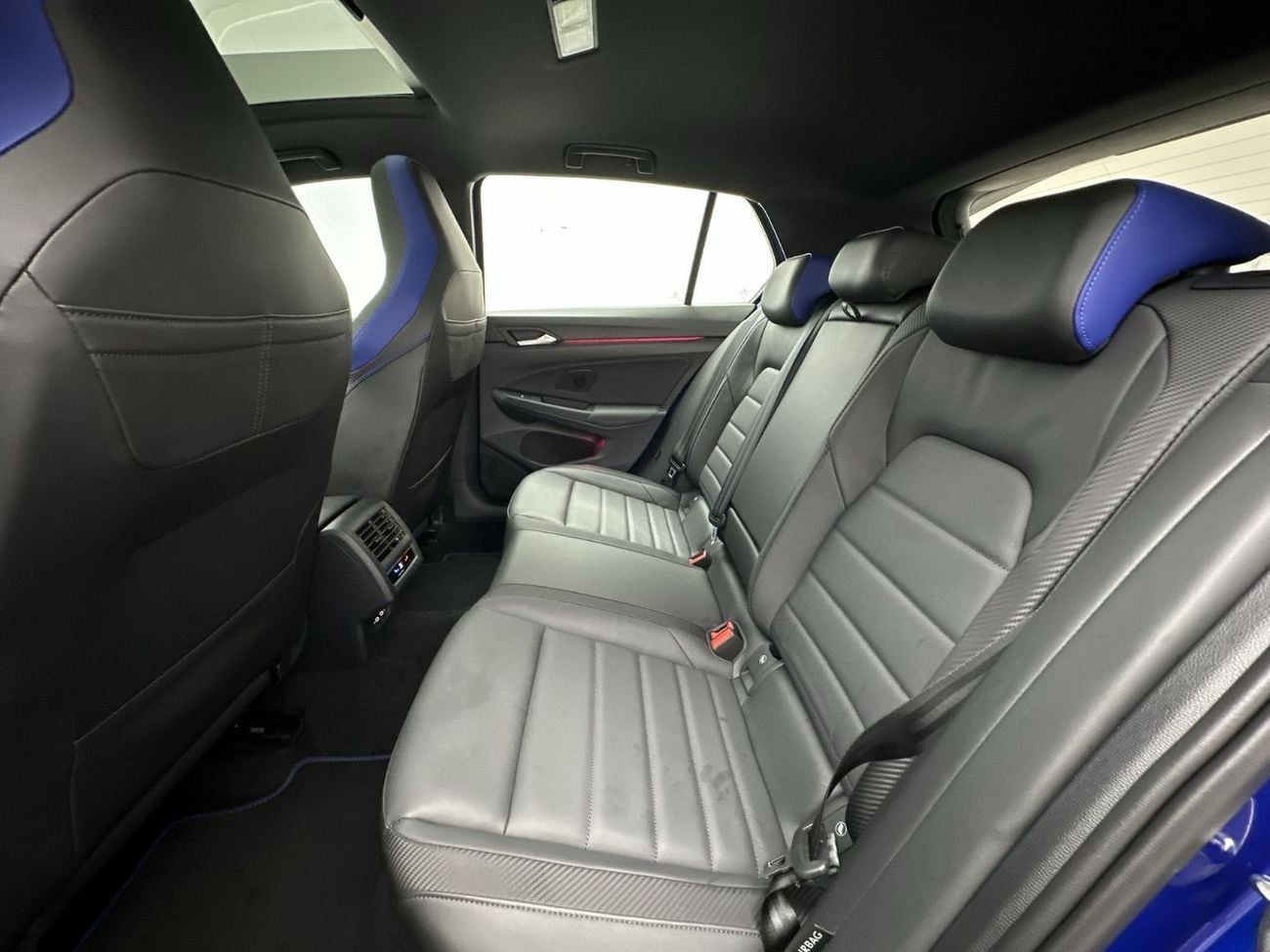 Volkswagen Golf R Base 2.0T Golf R (Ref#93835) / WAS 189,900 AED - NOW 181,900 AED