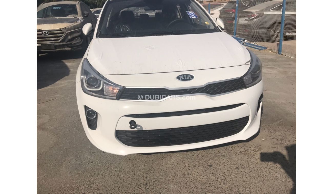 كيا ريو هاتش باك 1.4