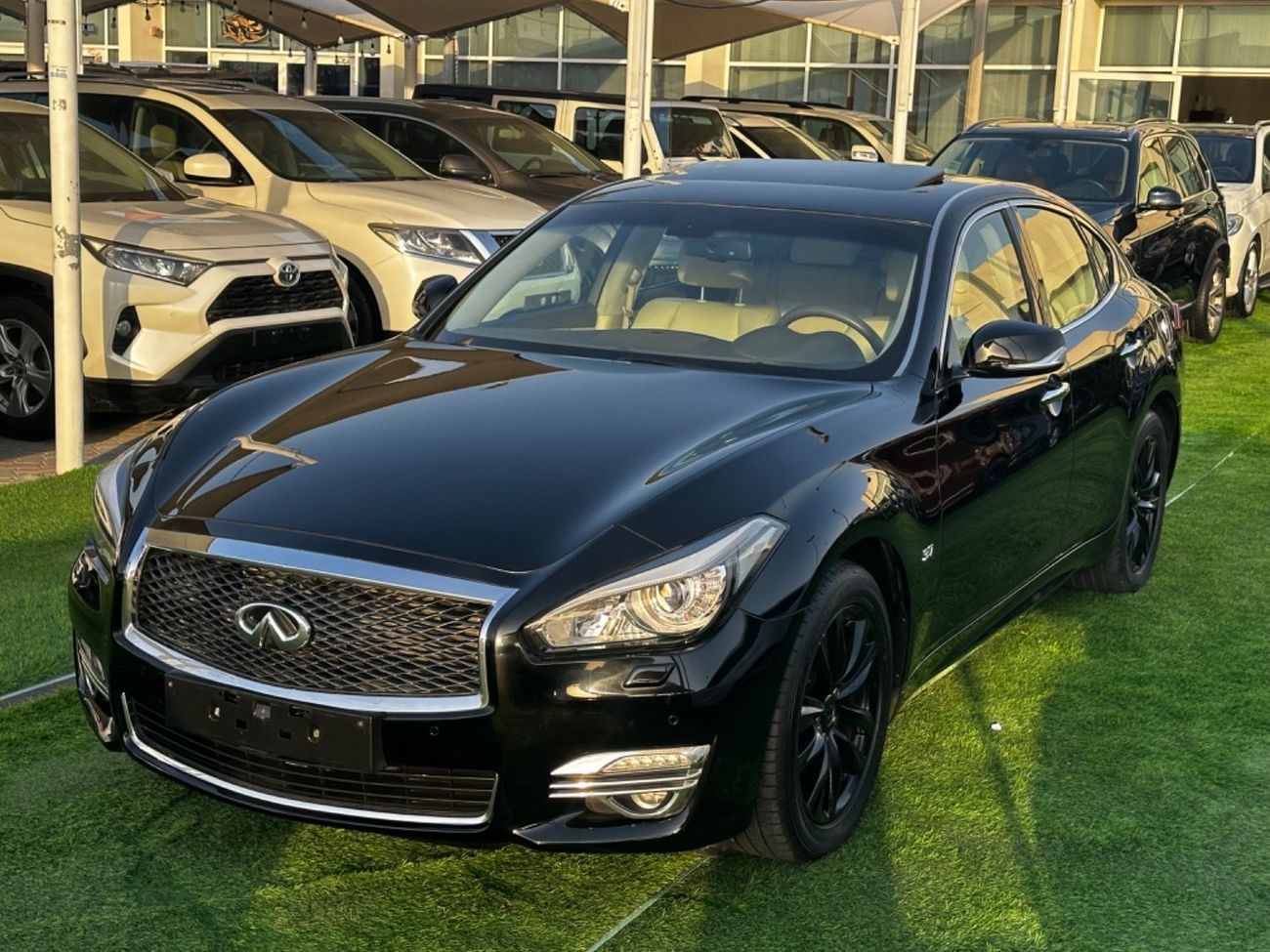 Infiniti Q70 Sports MODEL 2016 GCC CAR PERFECT CONDITION INSIDE AND OUTSIDE FULL OPTION SUN ROOF LEATHER SEATS