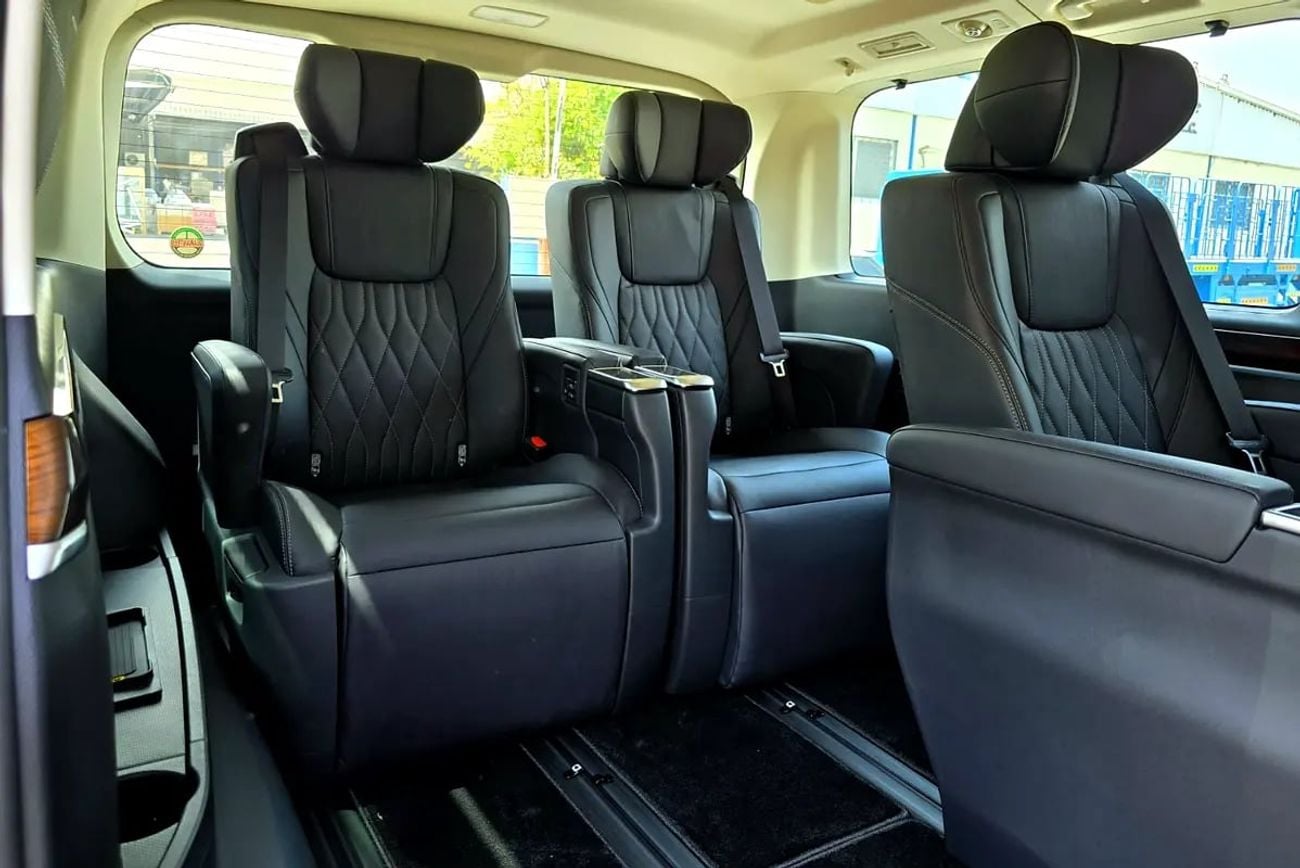 تويوتا جرافينا Premium GCC Specs | Brand Luxury 6-Seater