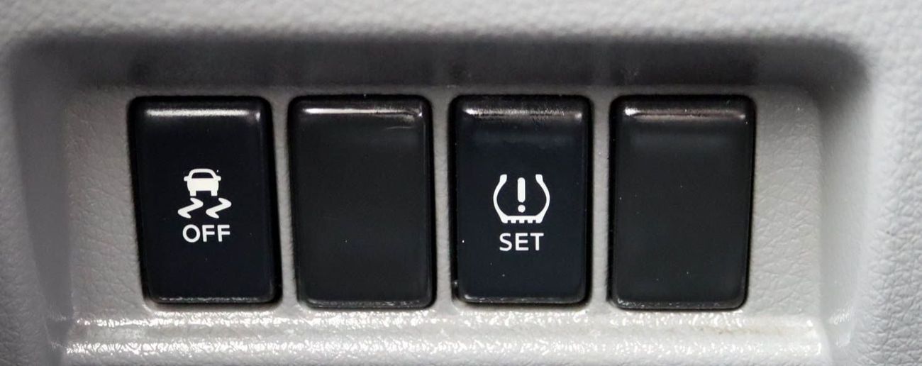 Nissan Urvan Std 2.5L (14 Seater) Nissan Urvan 2.5L 2020 GCC Original Paint accident-free in excellent condition,