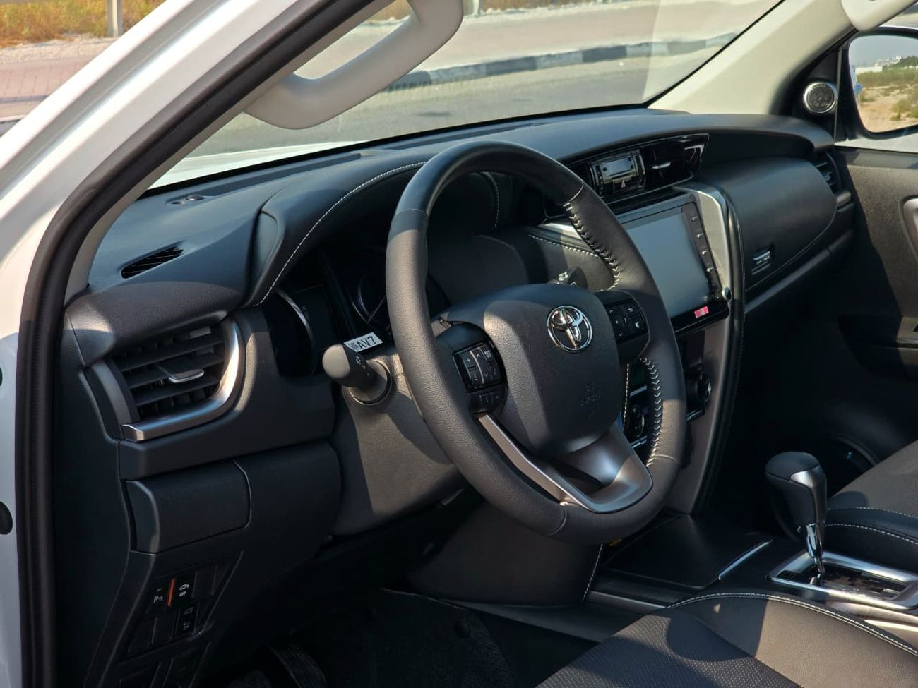 Toyota Fortuner FORTUNER SR5 4.0 - PETROL - 2025 - WHITE INSIDE BLACK - GCC