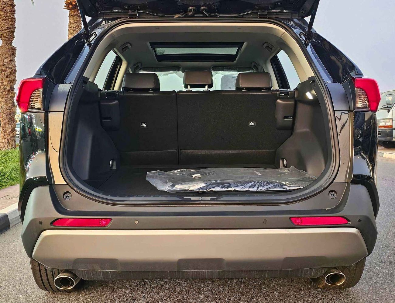 تويوتا راف ٤ STYLE PLUS /  2.0L Petrol / Driver Power Seat With Panoramic Roof / Chines Specs (CODE # 68056)