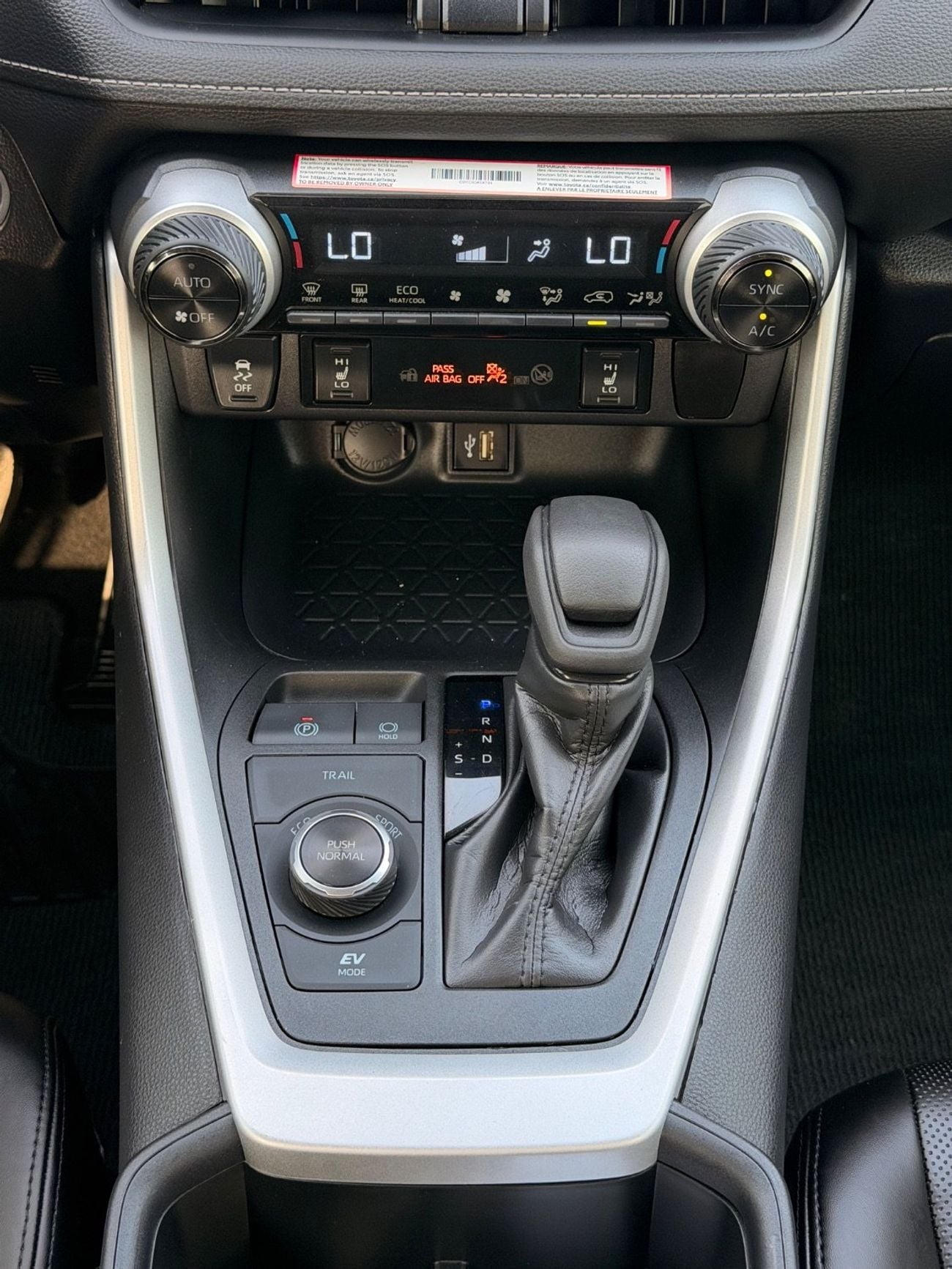 تويوتا راف ٤ Hybrid XLE premium | sunroof, leather seats, push start 2025