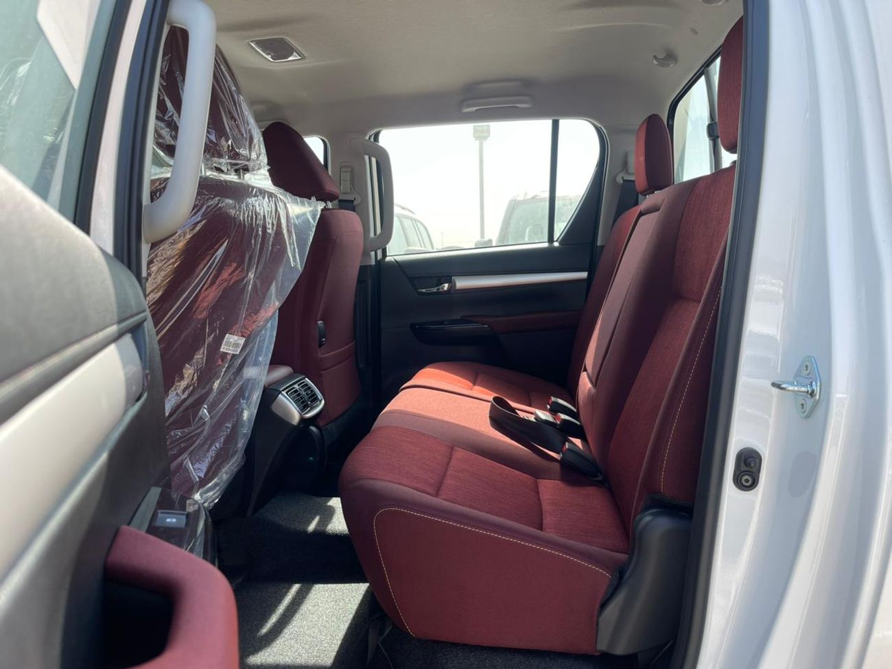 Toyota Hilux GLX 2.7L Double Cab Utility 4WD M/T Toyota Hilux PETROL GLX 2.7L Double Cab 4WD M/T 2025