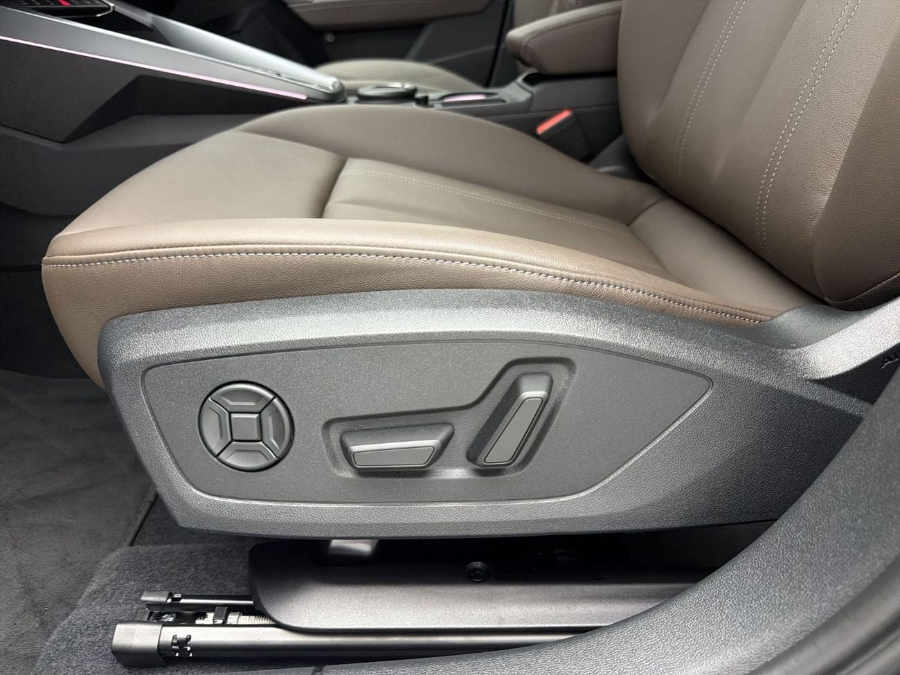 أودي A3 A3 Sedan Advanced 35 TFSI 150hp (Ref# 02740)