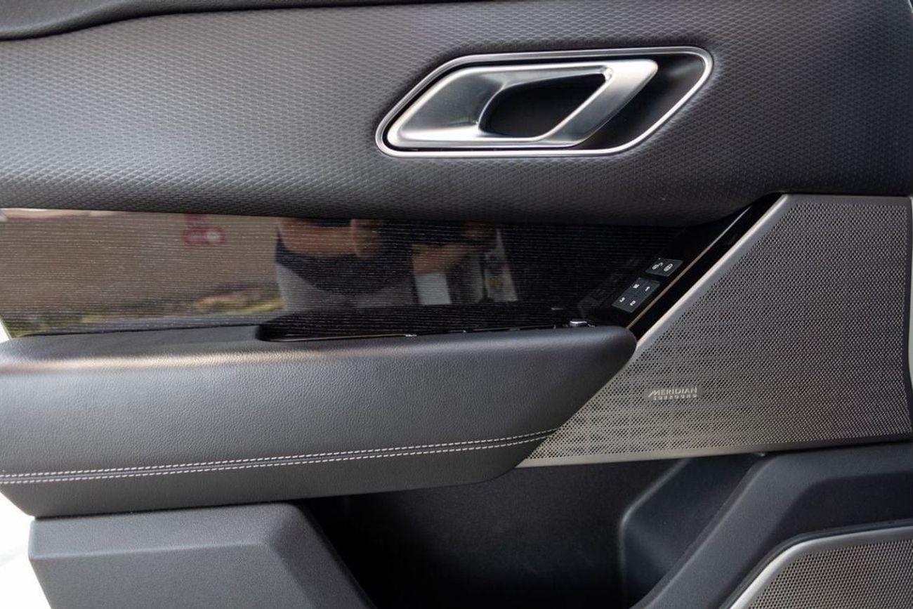 لاند روفر رينج روفر فيلار P250 R-Dynamic SE 2.0L Range Rover Velar P250 R-Dynamic SE 2019 GCC under Warranty with Flexible Dow