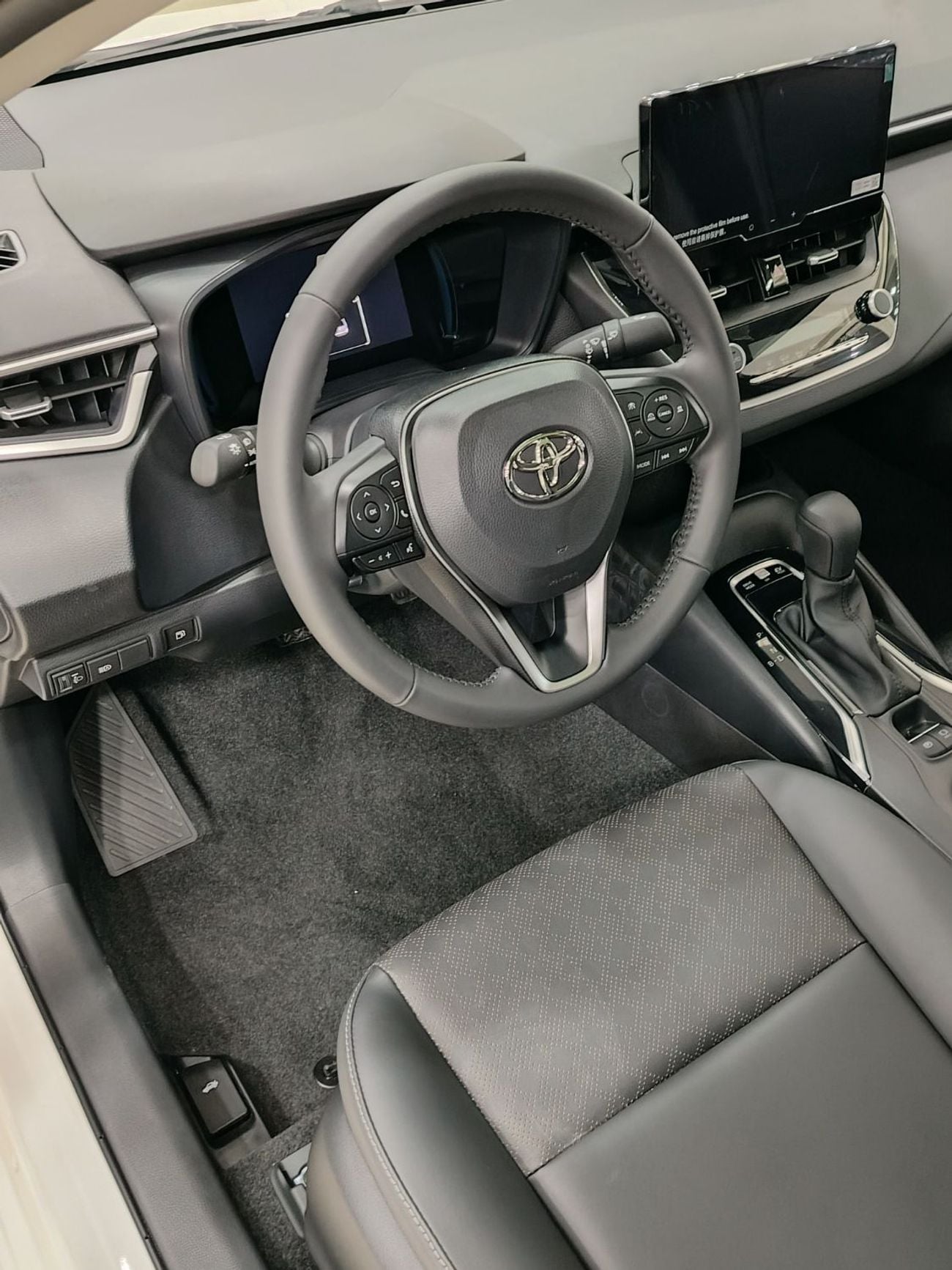 تويوتا كورولا GLI Moonroof Hybrid 1.8L