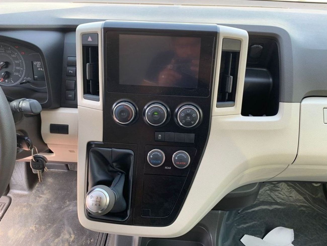 Toyota Hiace Toyota Hiace GL 2.8L MT Diesel Highroof new shape 2024